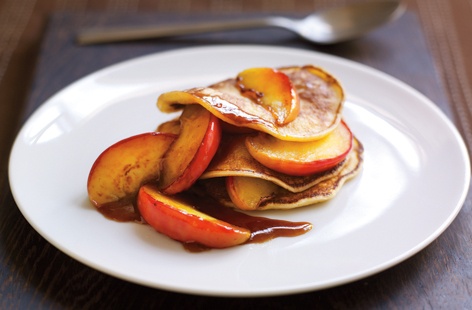 Apple pancakes hero